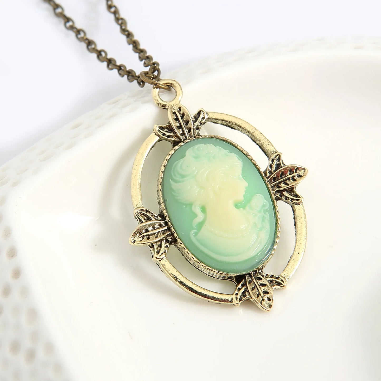 Women’s Pearl Choker Necklace – Stylish Clavicle Chain Pendant