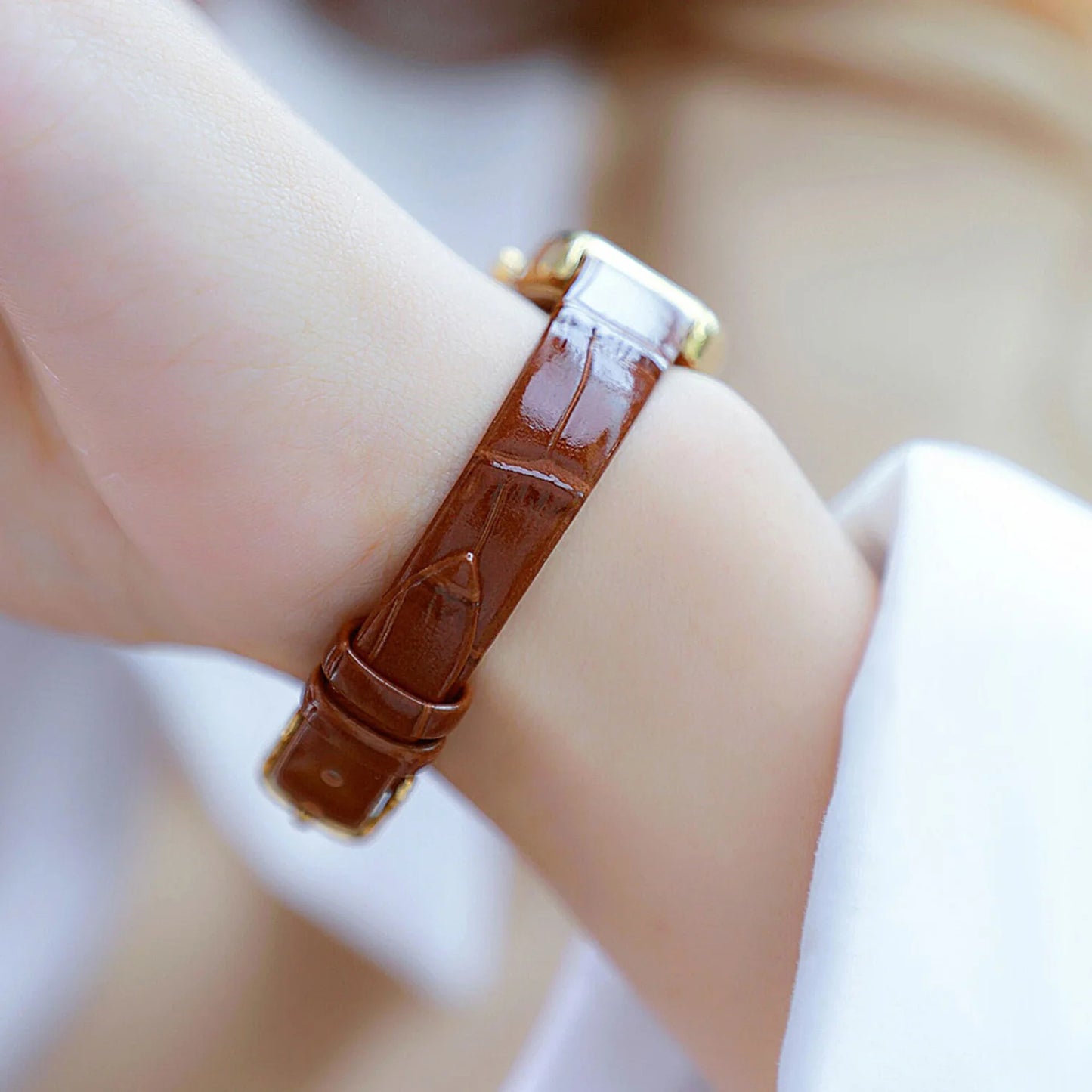 Women’s Vintage Rectangle Watch – Elegant Leather Strap, Golden Quartz 2025